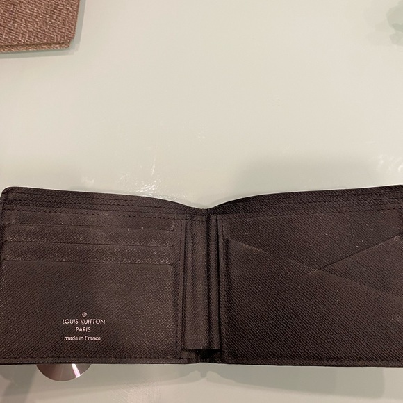 LV Multiple Wallet - Picture 3 of 5